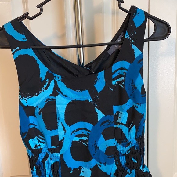 Printed Ruffle Bodycon Dress - Picture 2 of 8